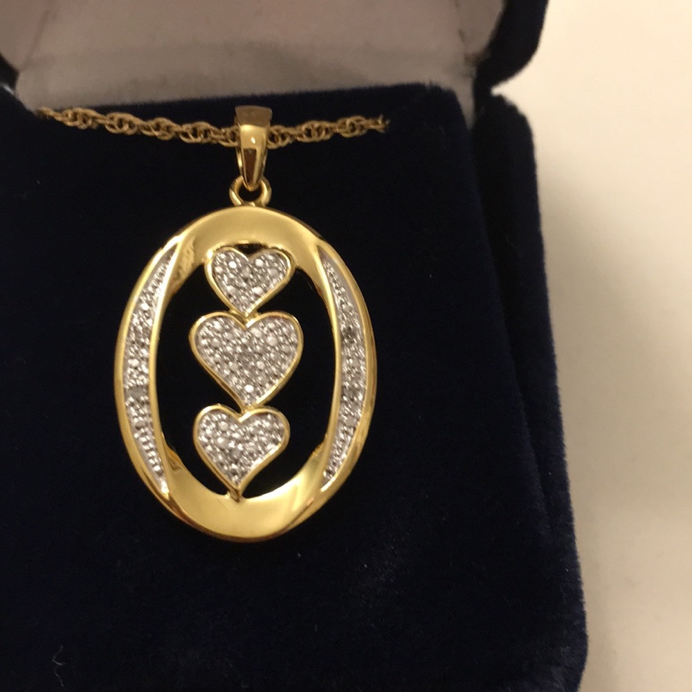Daughter diamond pendant